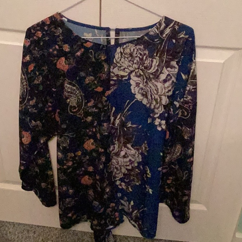 Fun flowing blouse with tie backs